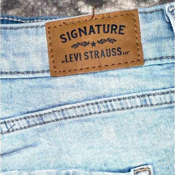 Signature By Levi Strauss Distressed Jean Shorts 16 - Picture 3 of 4